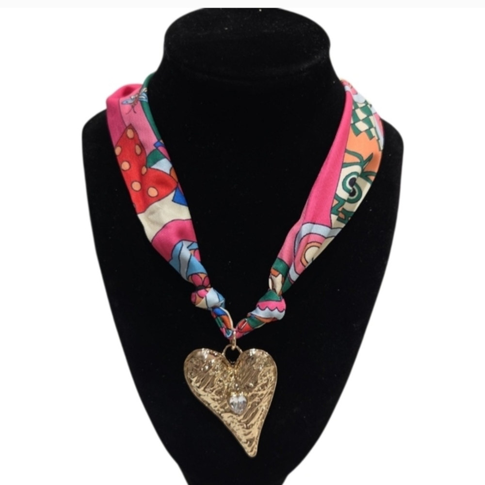 Piper Colorful Scarf With Gold Heart Necklace $30 NWT